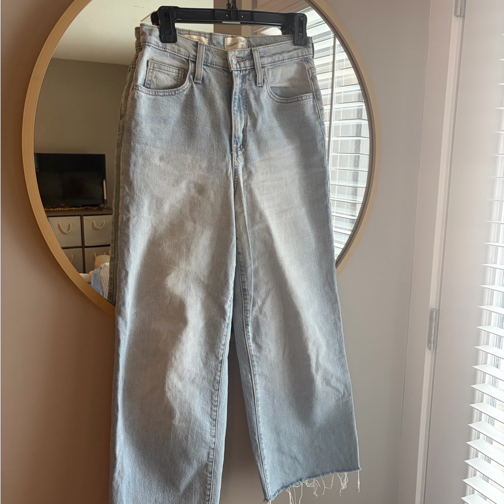 Universal Thread Light Wash Wide Leg Jeans